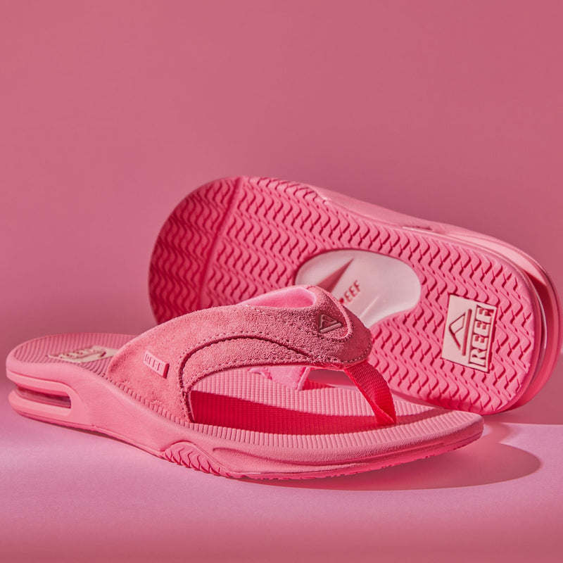 Fanning - Strawberry Suede