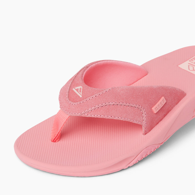 Fanning - Strawberry Suede