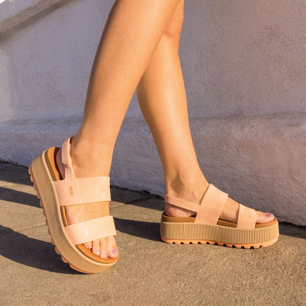 Water Vista Higher - Bellini/Tan